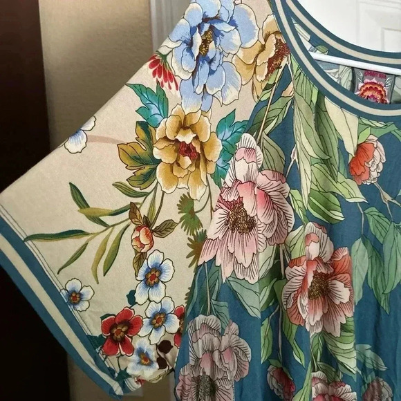 Johnny Was Romano Raglan Floral Tee NWOT - Picture 6 of 8